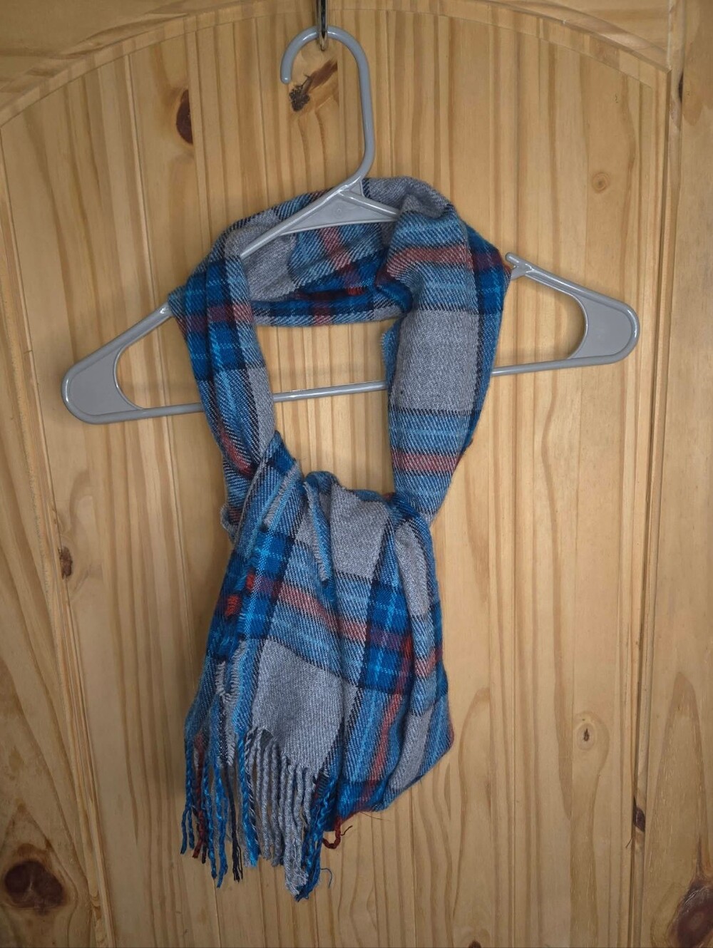 Men’s Blue Gray Red Plaid Scarf – Soft Woven Fringed Winter Scarf